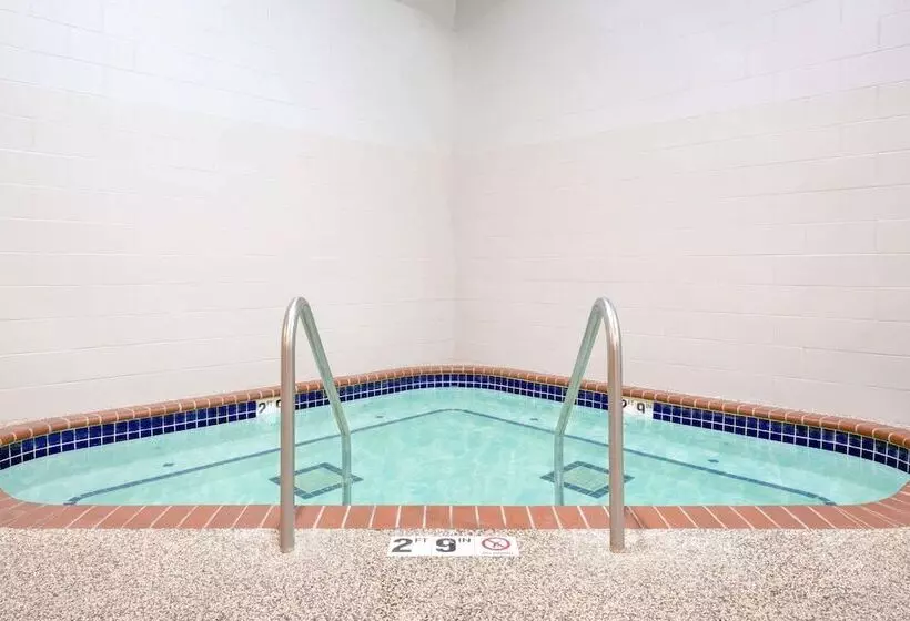 Отель Days Inn By Wyndham St Cloud