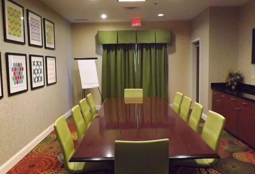 호텔 Holiday Inn Express & Suites Dyersburg, An Ihg