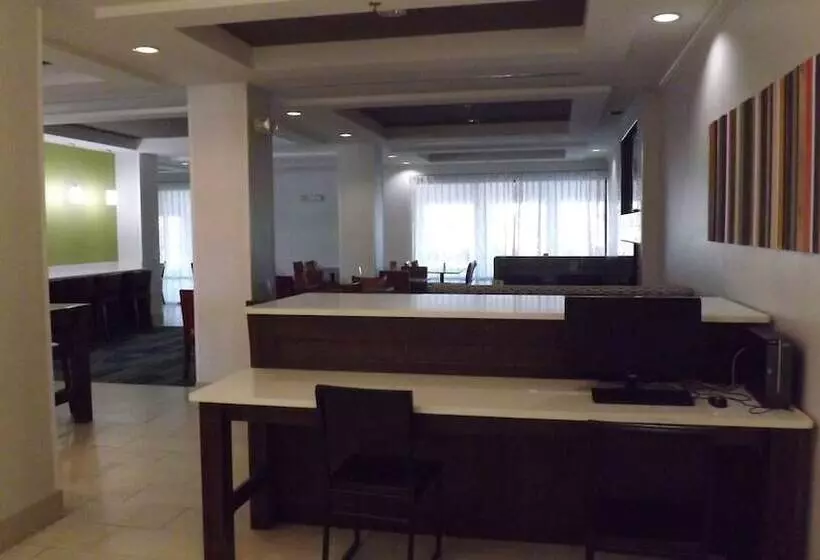 호텔 Holiday Inn Express & Suites Dyersburg, An Ihg