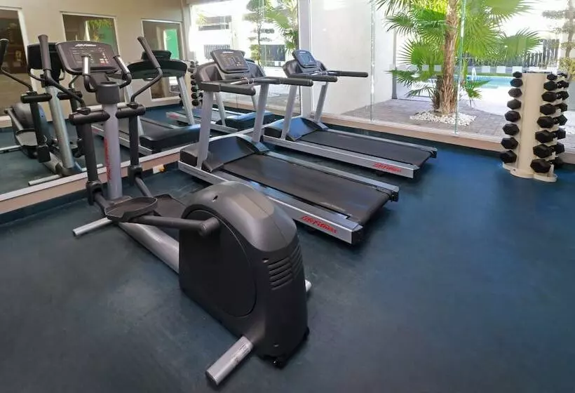 Отель Holiday Inn Reynosa Industrial Poniente, An Ihg