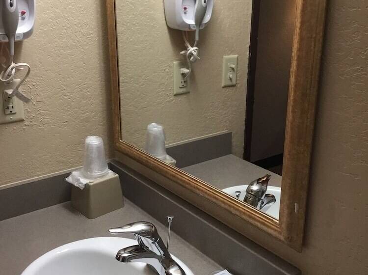 فندق Rodeway Inn & Suites Kearney