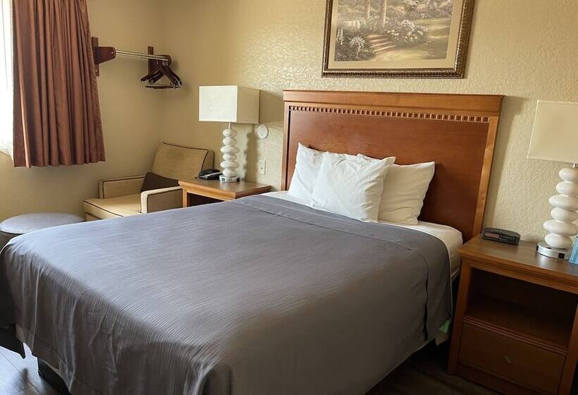 فندق Rodeway Inn & Suites Kearney