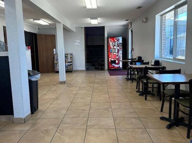 فندق Rodeway Inn & Suites Kearney