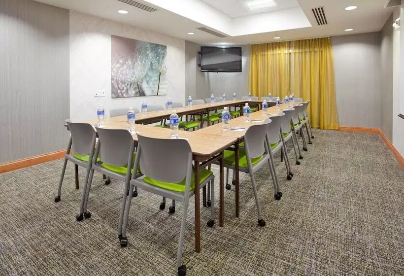 فندق Springhill Suites By Marriott Wichita East At Plazzio