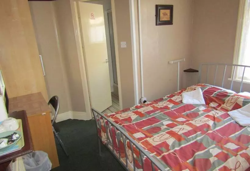 ホテル The Caroldene