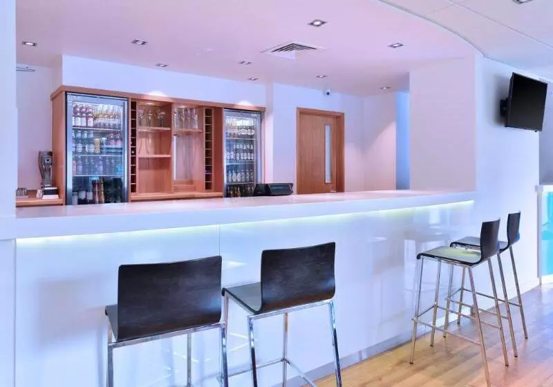 Hotel Travelodge Swindon Central