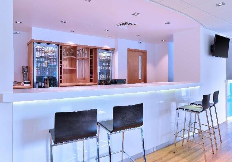 فندق Travelodge Swindon Central