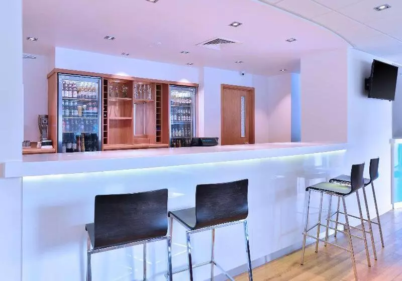 Hotel Travelodge Swindon Central