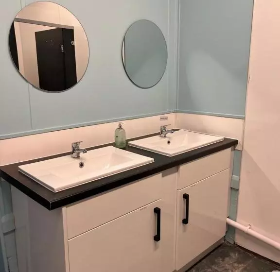 هاستل Bath Backpackers