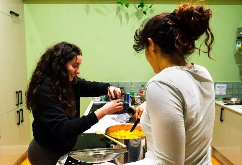 هاستل Bath Backpackers