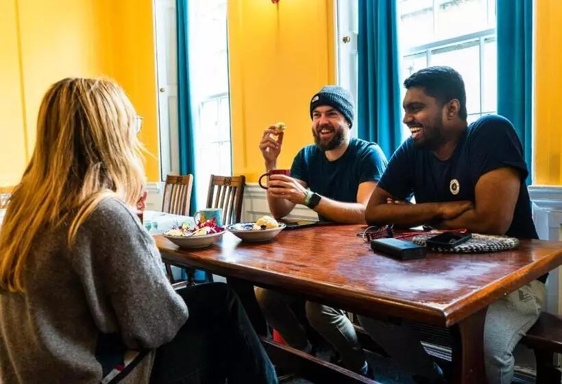 هاستل Bath Backpackers