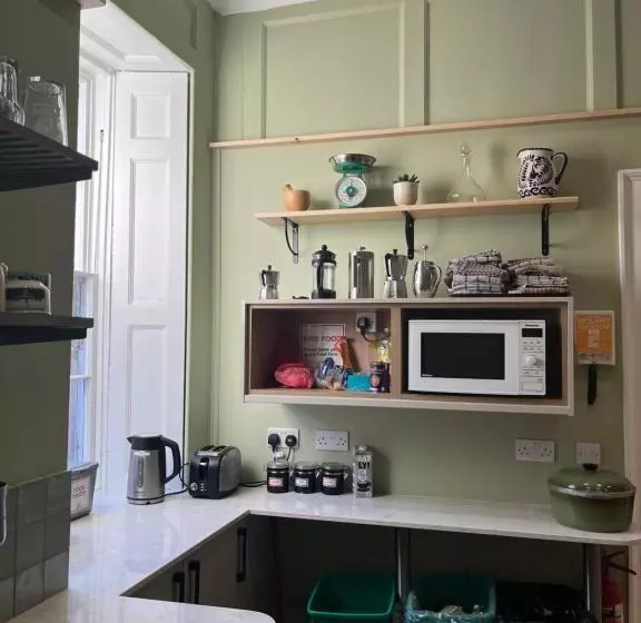 هاستل Bath Backpackers