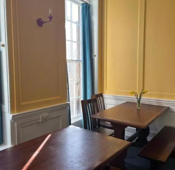 هاستل Bath Backpackers