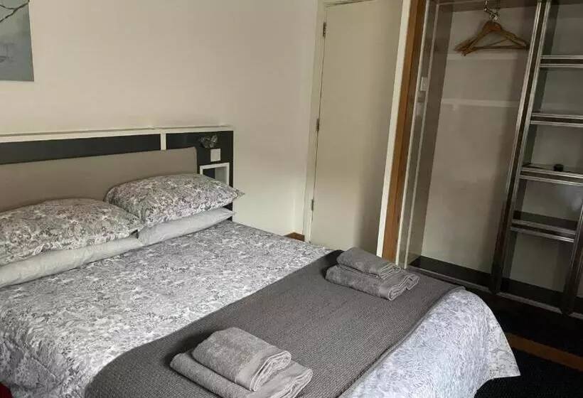 Bed and Breakfast Bentleys