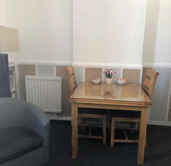 تختخواب و صبحانه Bentleys