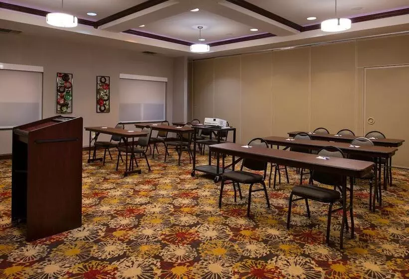 호텔 Holiday Inn Express & Suites Pittsburg, An Ihg