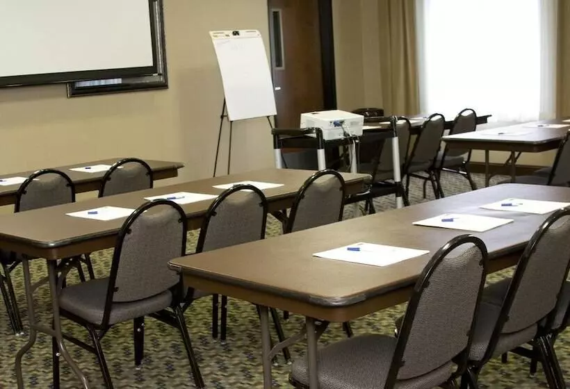 호텔 Holiday Inn Express & Suites Pittsburg, An Ihg