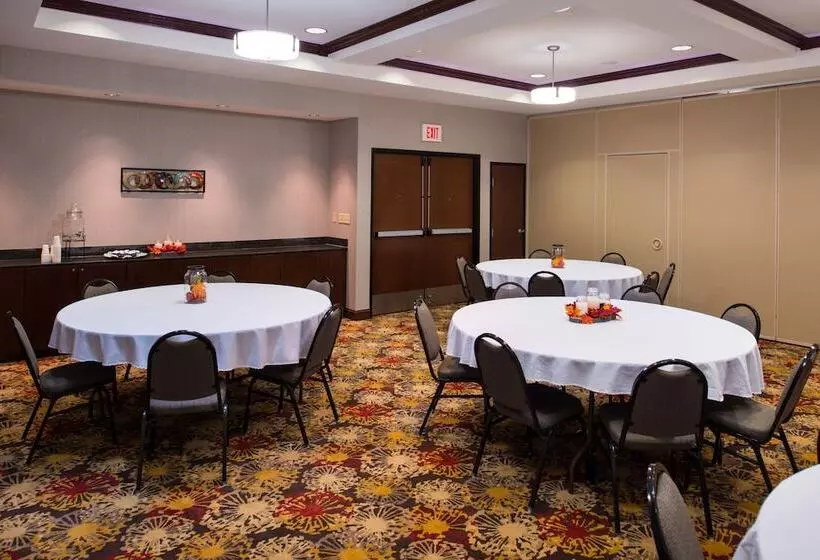 호텔 Holiday Inn Express & Suites Pittsburg, An Ihg