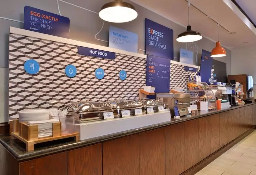 호텔 Holiday Inn Express & Suites Pittsburg, An Ihg