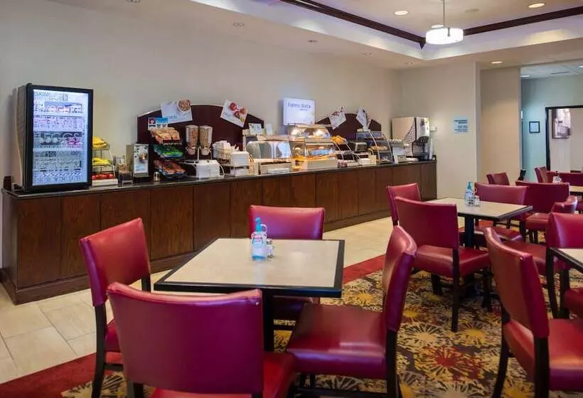 호텔 Holiday Inn Express & Suites Pittsburg, An Ihg