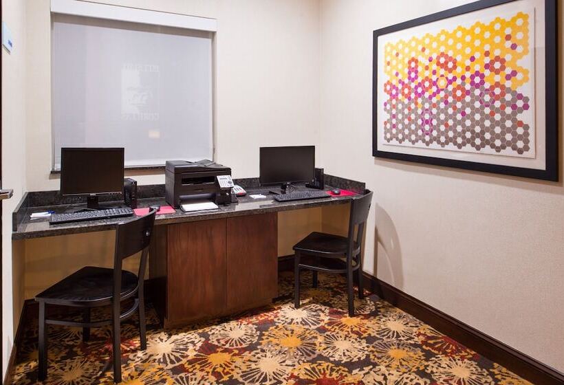 ホテル Holiday Inn Express & Suites Pittsburg, An Ihg