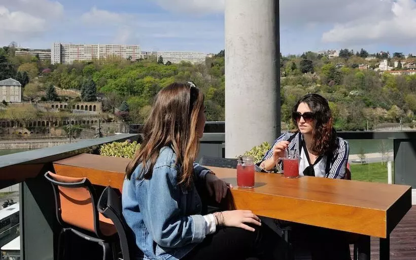 Novotel Lyon Centre Confluence Bord De Saone