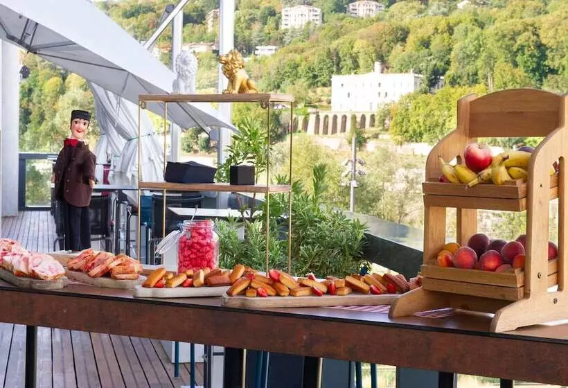 Novotel Lyon Centre Confluence Bord De Saone