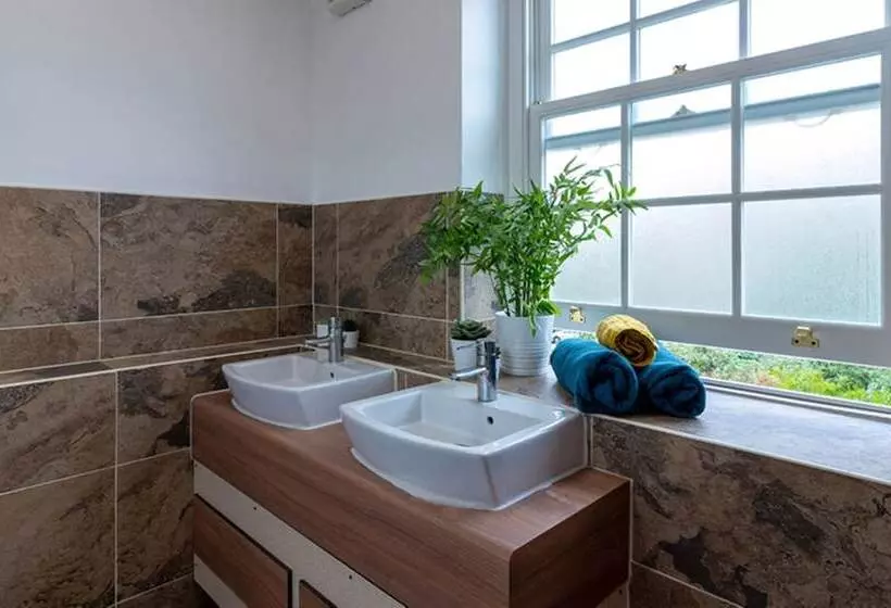 住所  Goldsmiths House   Campus Accommodation   Caters To Women