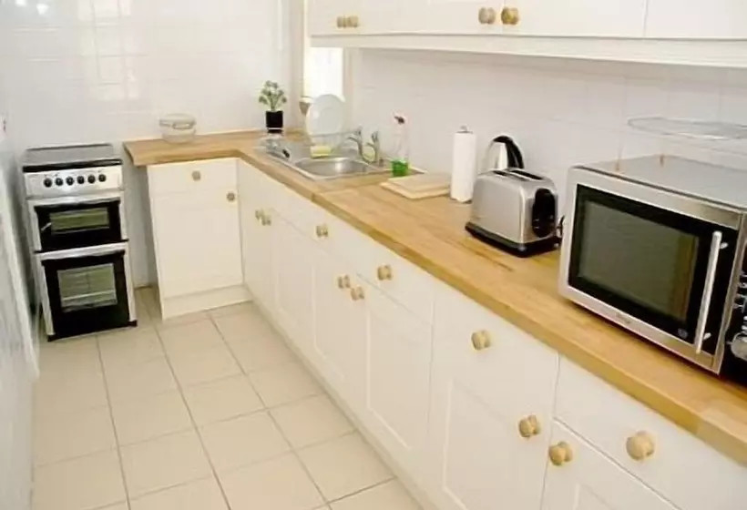 هتل Beech Mount Grove Suites