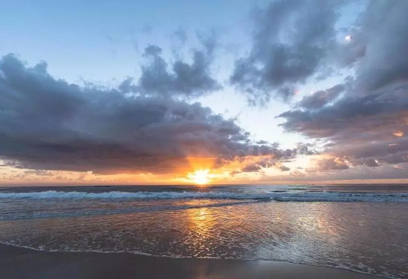 Hotel Ultiqa Burleigh Mediterranean Resort