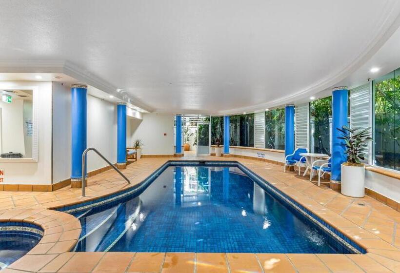 בית מלון כפרי Ultiqa Burleigh Mediterranean Resort