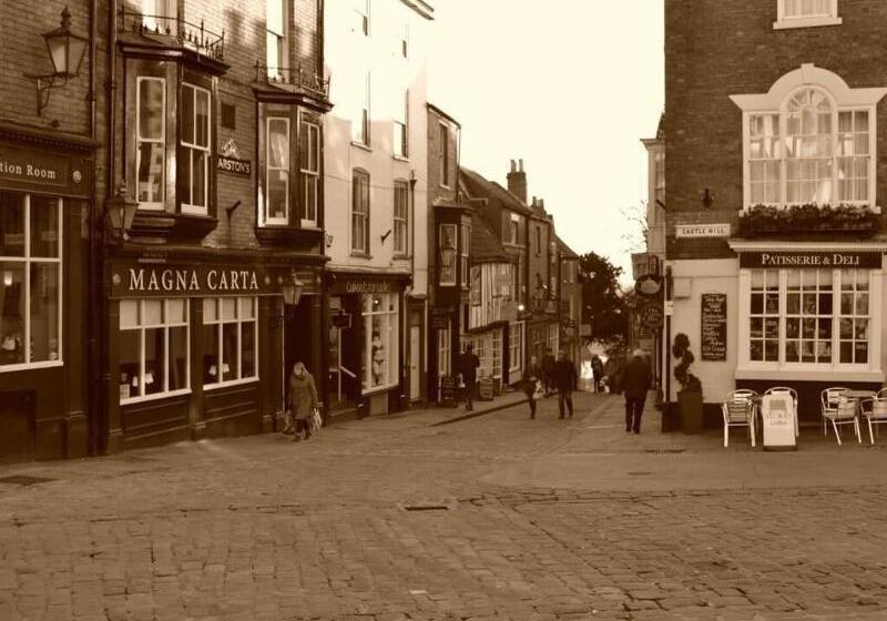 Отель Duke William