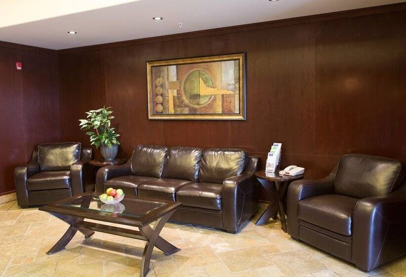 Отель Holiday Inn Express & Suites Whitecourt, An Ihg