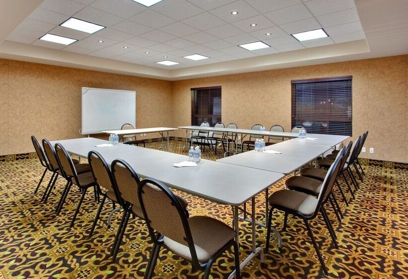 Отель Holiday Inn Express & Suites Whitecourt, An Ihg