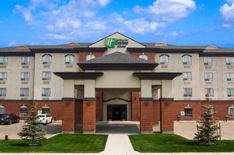 Отель Holiday Inn Express & Suites Whitecourt, An Ihg