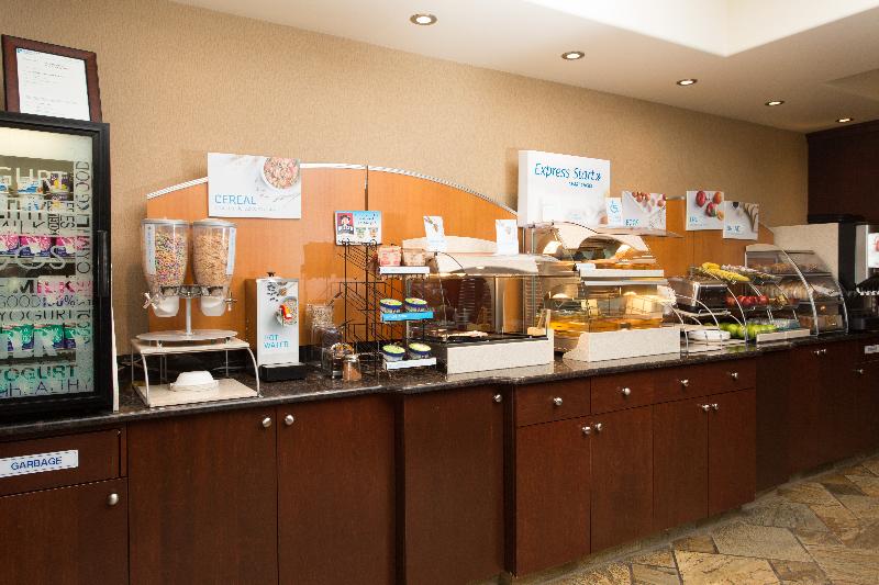 Отель Holiday Inn Express & Suites Whitecourt, An Ihg