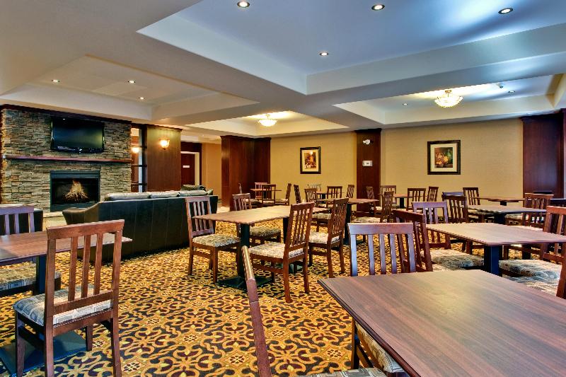 Отель Holiday Inn Express & Suites Whitecourt, An Ihg