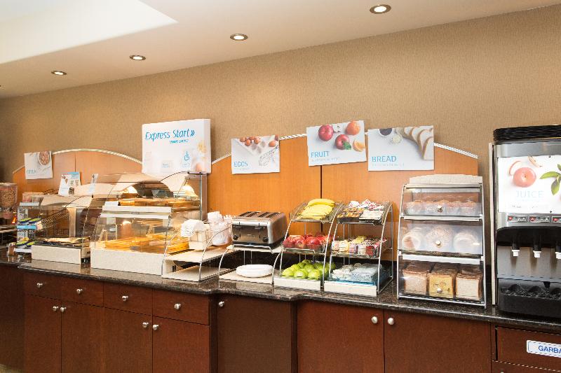 Отель Holiday Inn Express & Suites Whitecourt, An Ihg