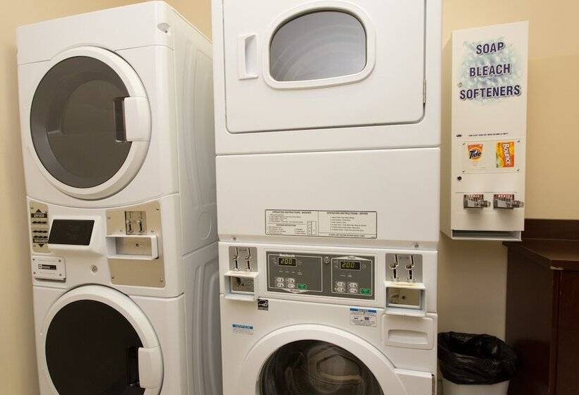 Отель Holiday Inn Express & Suites Whitecourt, An Ihg