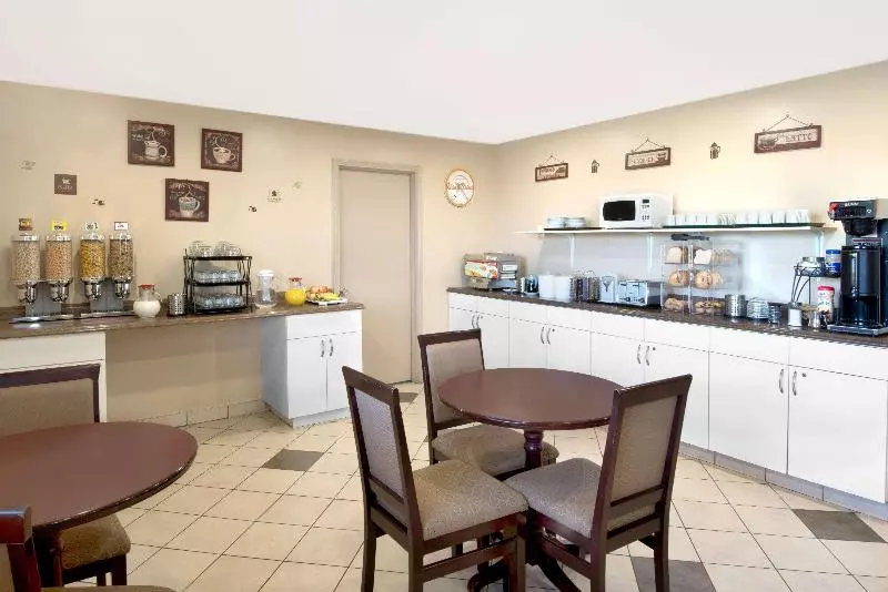 Szálloda Howard Johnson By Wyndham Red Deer