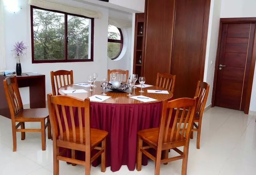 هتل Livvo Don Paco