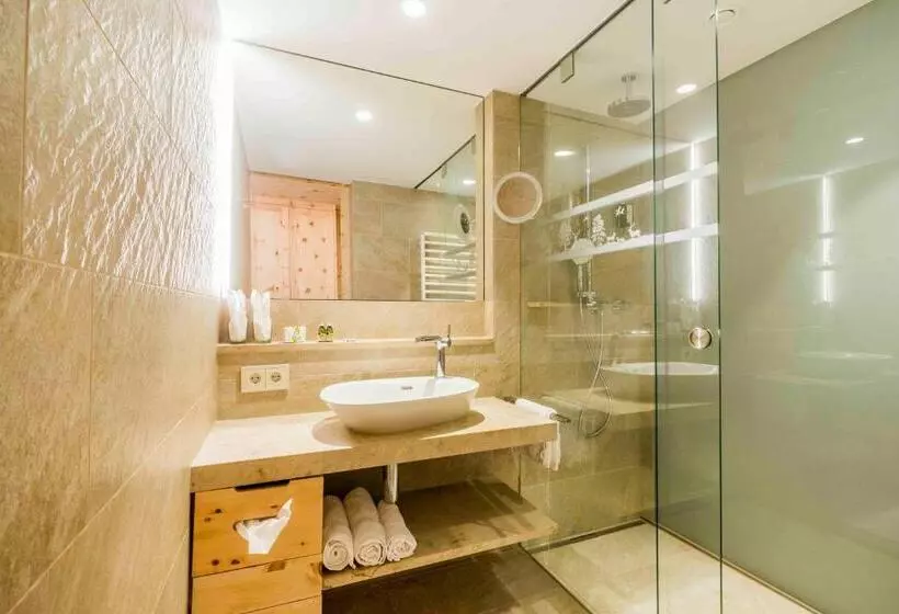 ホテル Montafoner Hof