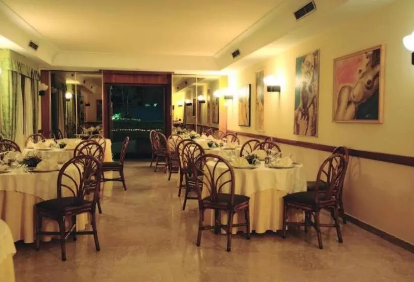 هتل Ristorante La Piana