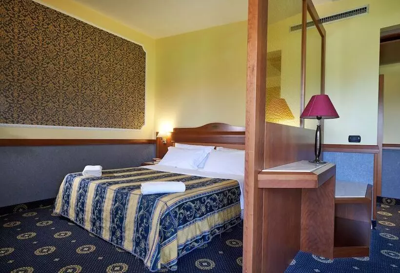 هتل Ristorante La Piana