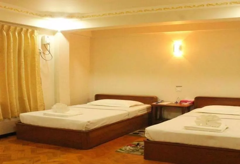 Отель Shwe Thazin Sittway