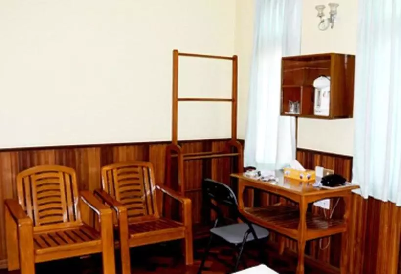 Отель Shwe Thazin Sittway