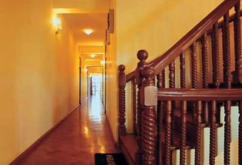 Отель Shwe Thazin Sittway