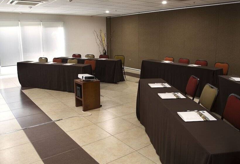 هتل Staybridge Suites Queretaro, An Ihg