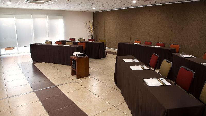 هتل Staybridge Suites Queretaro, An Ihg
