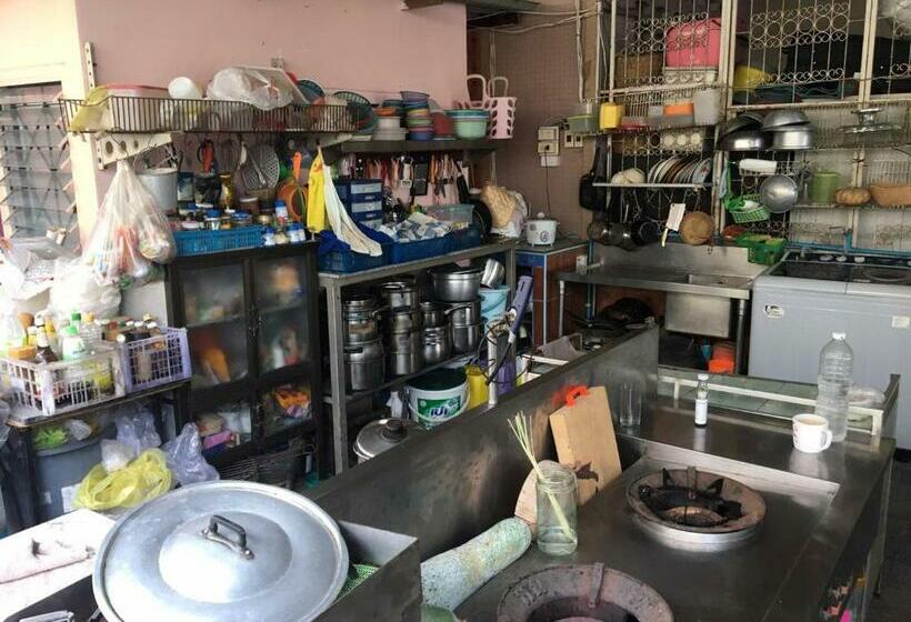 פנסיון Anchana House